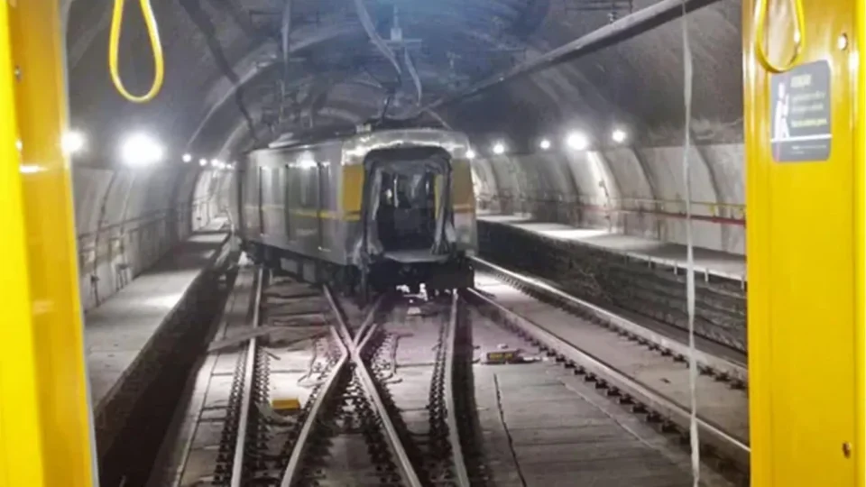 Trem da Linha 4-Amarela descarrila e se parte em SP; ‘privatização é risco’, aponta metroviário