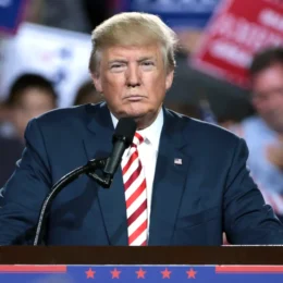 Senadores dos EUA pedem investigação sobre venda de acesso antecipado a posts de Trump