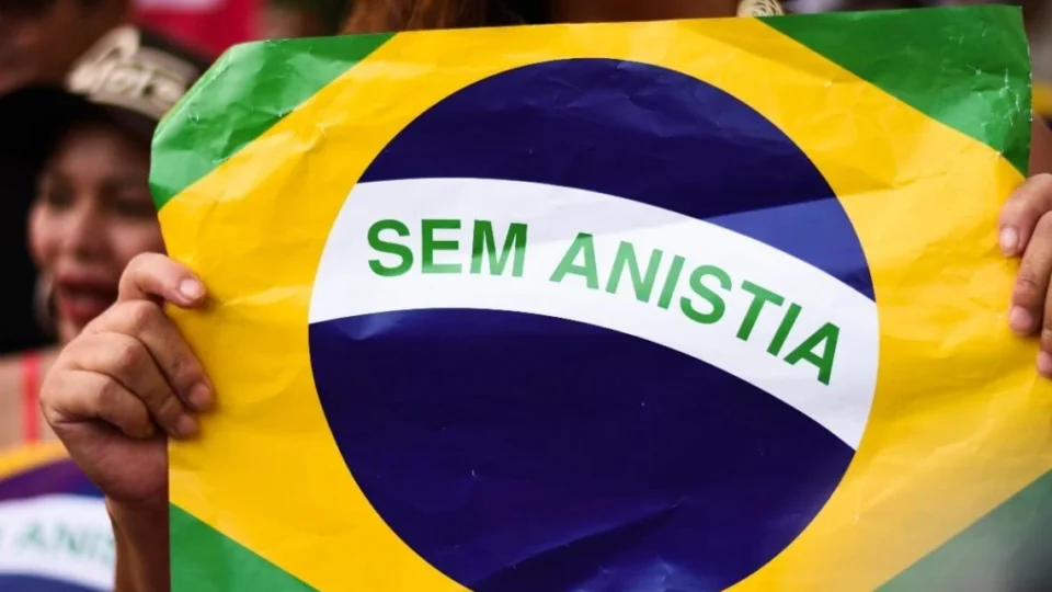 Anistia pode beneficiar criminosos de facções como o PCC, alerta jurista