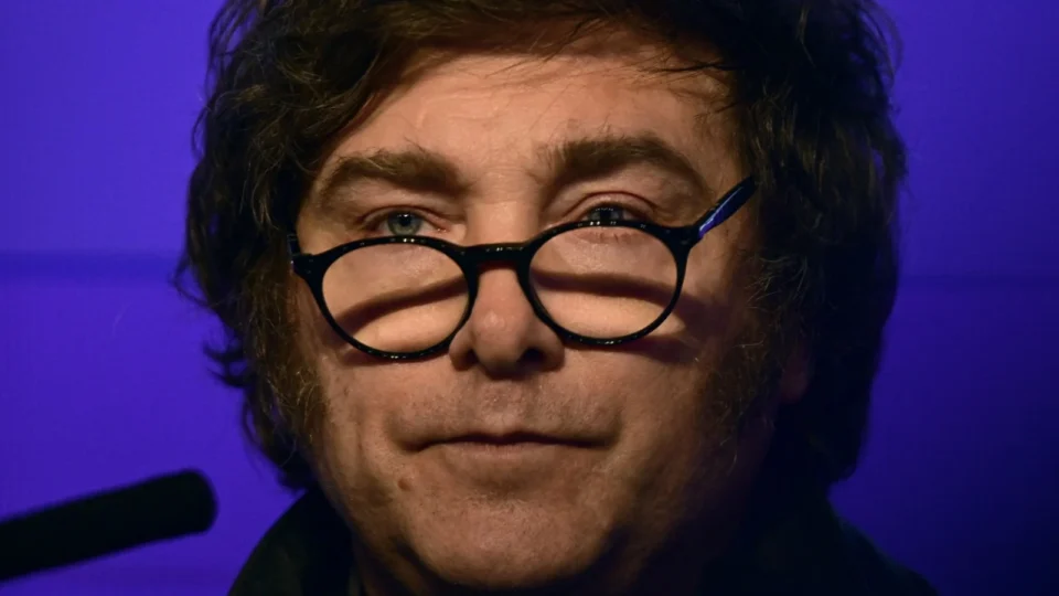 Partido de Milei sofre derrota em eleição provincial considerada teste na Argentina