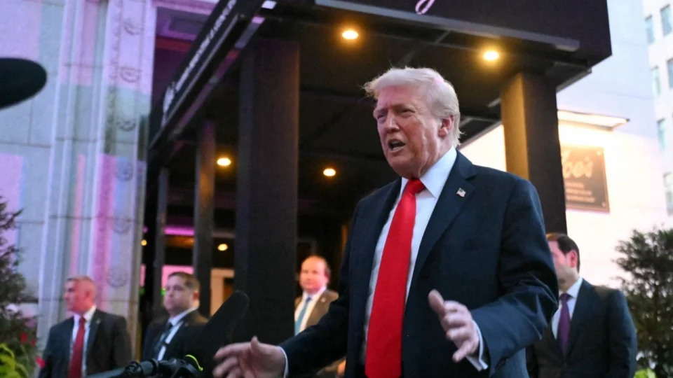 Trump é vaiado e chamado de ‘Hitler do nosso tempo’ em restaurante em Washington