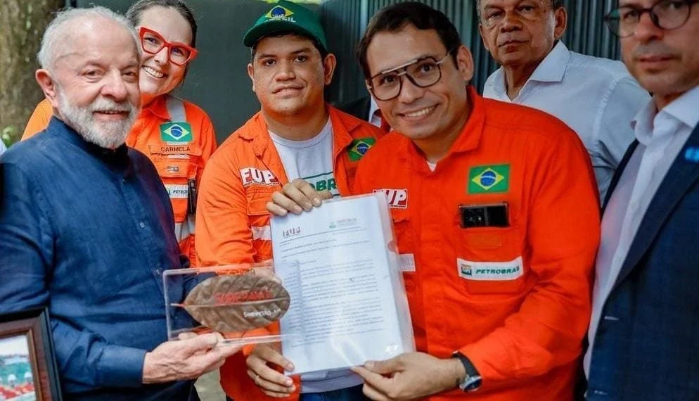 ‘Refinaria que não refina’: petroleiros pedem a Lula que reverta privatização de Bolsonaro no Amazonas