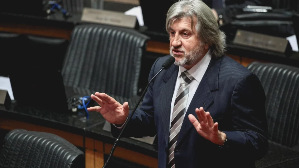 Milionário, prefeito de Camboriú ‘anti-Lula’ é a favor da taxação de ricos pela isenção do IR