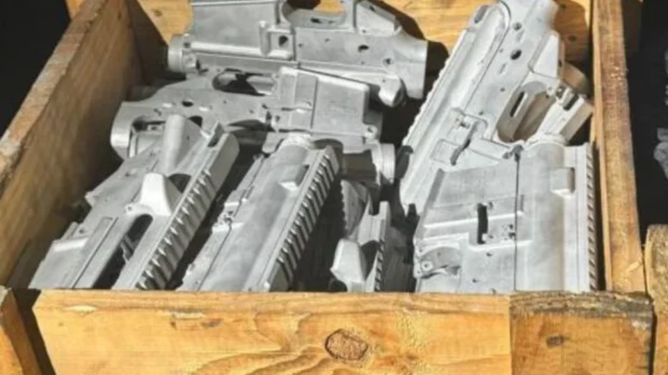 Gestão Tarcísio infla apreensões de fuzil com armas de PMs envolvidos em ocorrências com morte