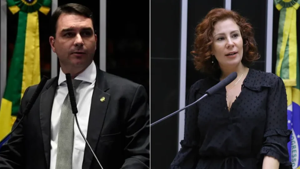 Flávio Bolsonaro e aliados visitam Carla Zambelli em prisão na Itália