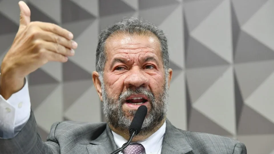 CPMI do INSS ouve ex-ministro da Previdência Carlos Lupi nesta segunda-feira