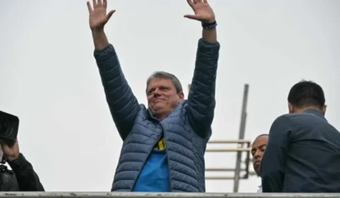 Tarcísio pede encontro com Bolsonaro nesta terça em meio à pressão por anistia