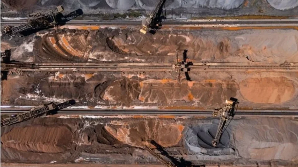 Para erguer pilha de rejeitos, CSN Mineração contesta identidade de quilombolas em MG