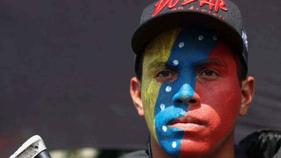 Venezuela inicia treinamento de voluntários para defesa nacional frente a ameaças dos EUA