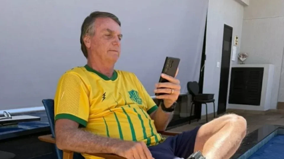 Prisão de Bolsonaro tem apoio de 50% e oposição de 43%, aponta Datafolha