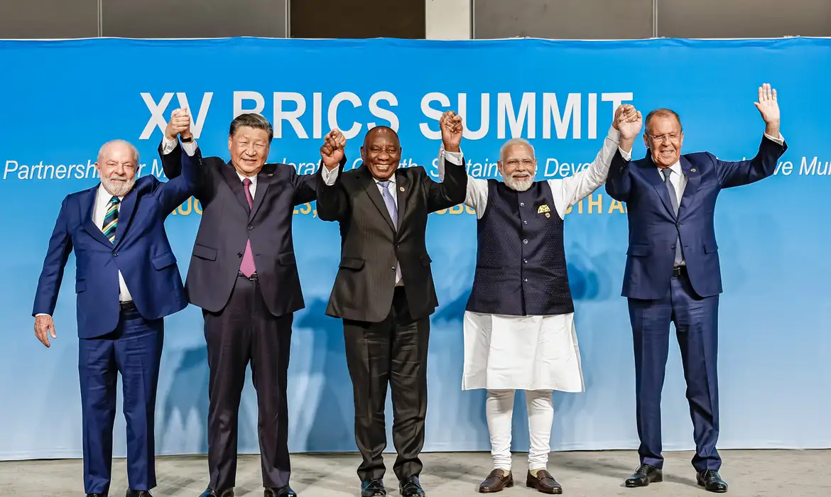 Presidentes e líderes dos países do BRICS posam para a foto oficial durante a 15ª Cúpula do bloco, realizada em Joanesburgo, África do Sul, em 2023. Foto: Ricardo Stuckert