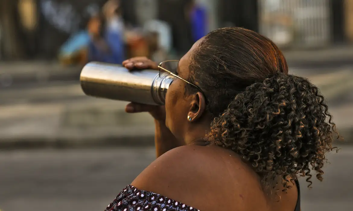Bloqueio atmosférico causa alerta de calor em oito estados