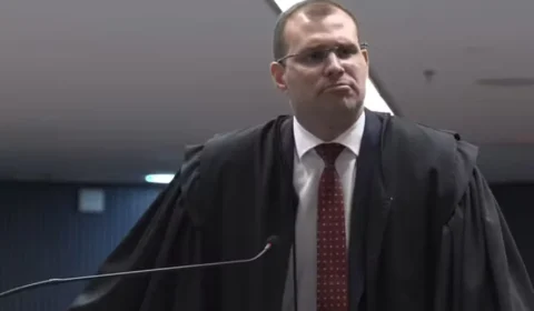 Defesa de general Paulo Nogueira lança Bolsonaro na fogueira e admite plano golpista