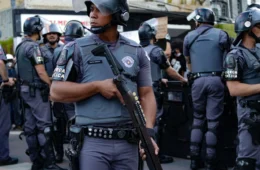Juíza manda governo de SP pagar traslado de corpo de morador de rua morto por PMs
