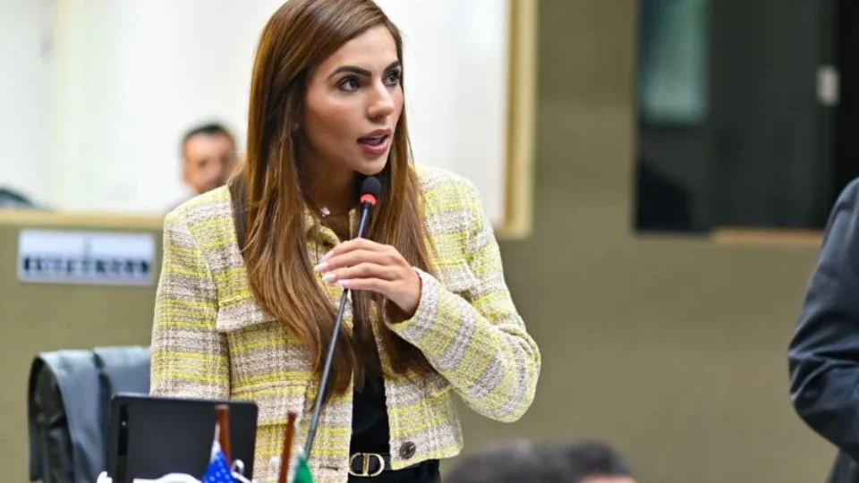 Projeto de deputada do AM quer censurar artistas por manifestação política