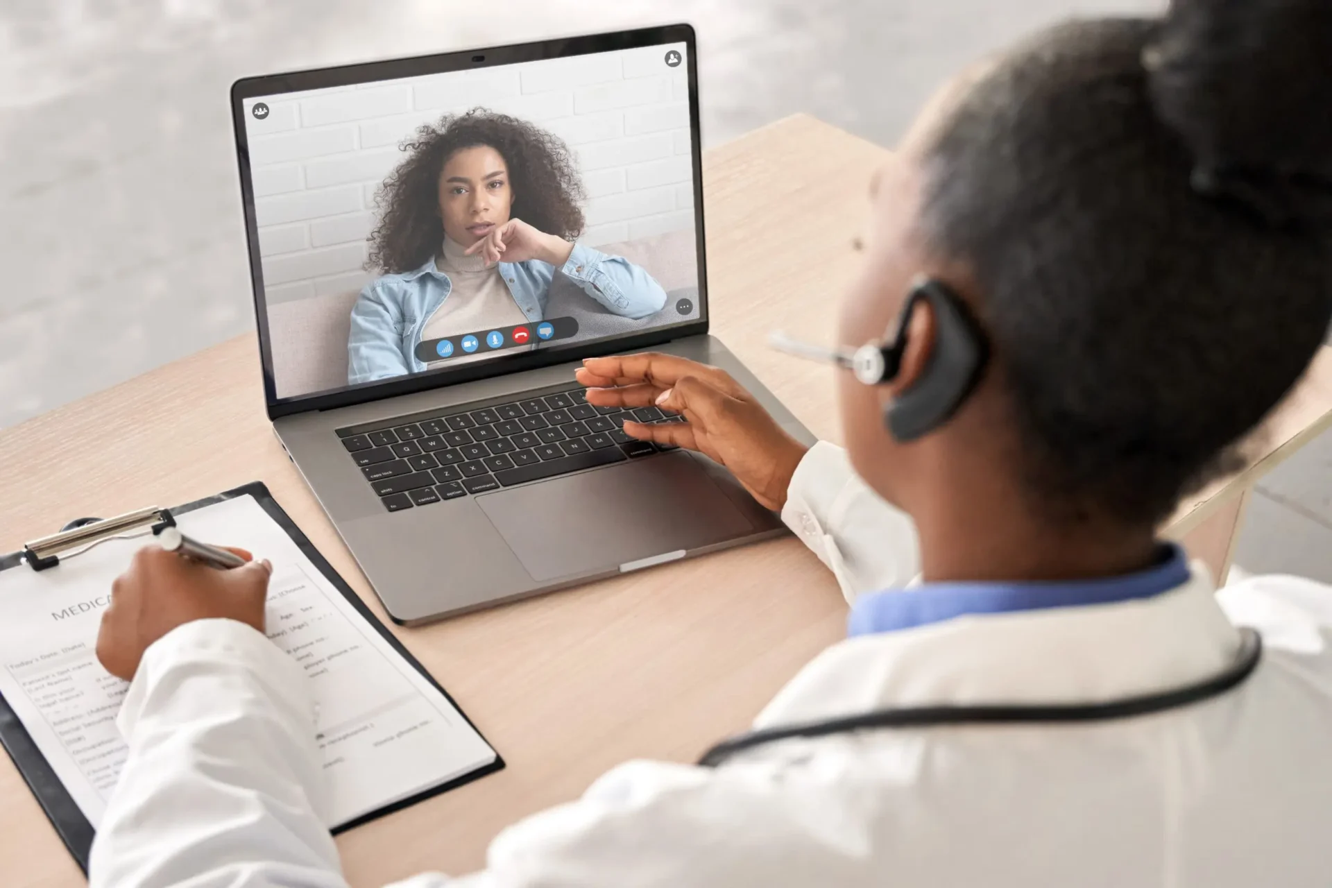 Os maiores desafios da telemedicina no Nordeste estão na base: infraestrutura precária, conectividade limitada e preparo insuficiente de profissionais. Imagem: CDC