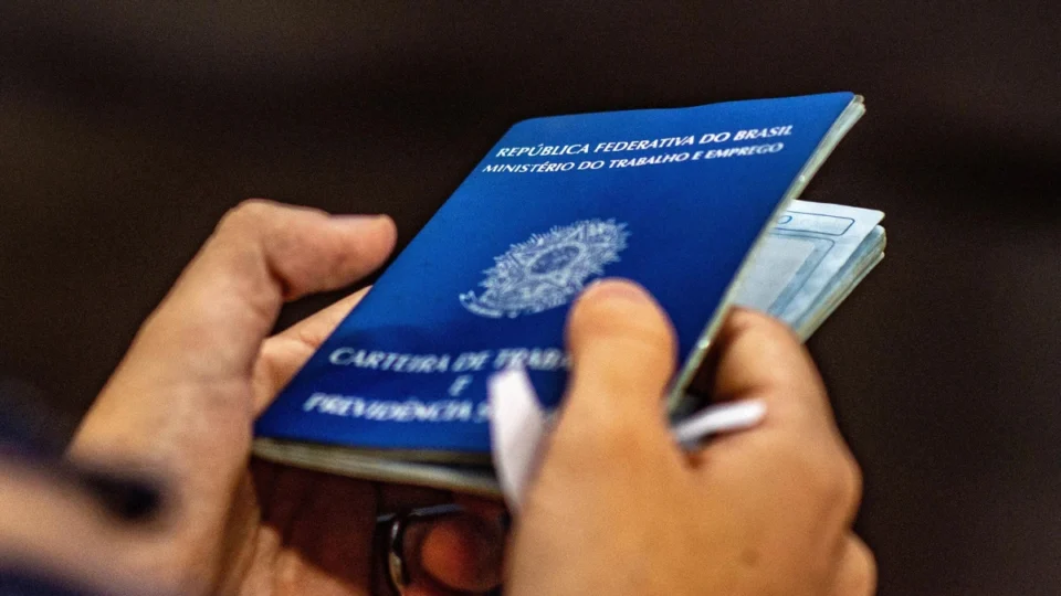 Conheça as profissões mais bem pagas em 2026; veja áreas promissoras