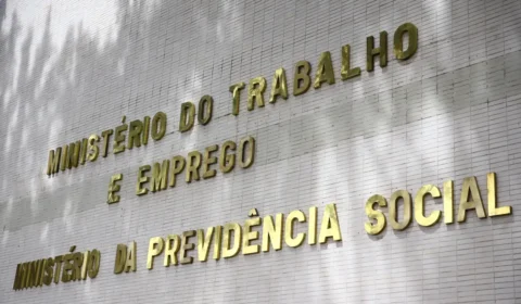Governo notifica patrões sobre atraso do FGTS de empregadas domésticas