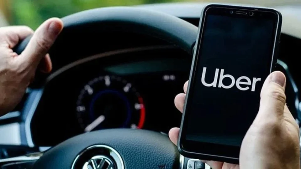 PGR se manifesta contra reconhecimento de vínculo trabalhista entre motoristas e apps