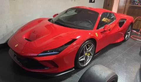 Ferrari e obras de arte são apreendidas em operação da PF contra fraudes no INSS