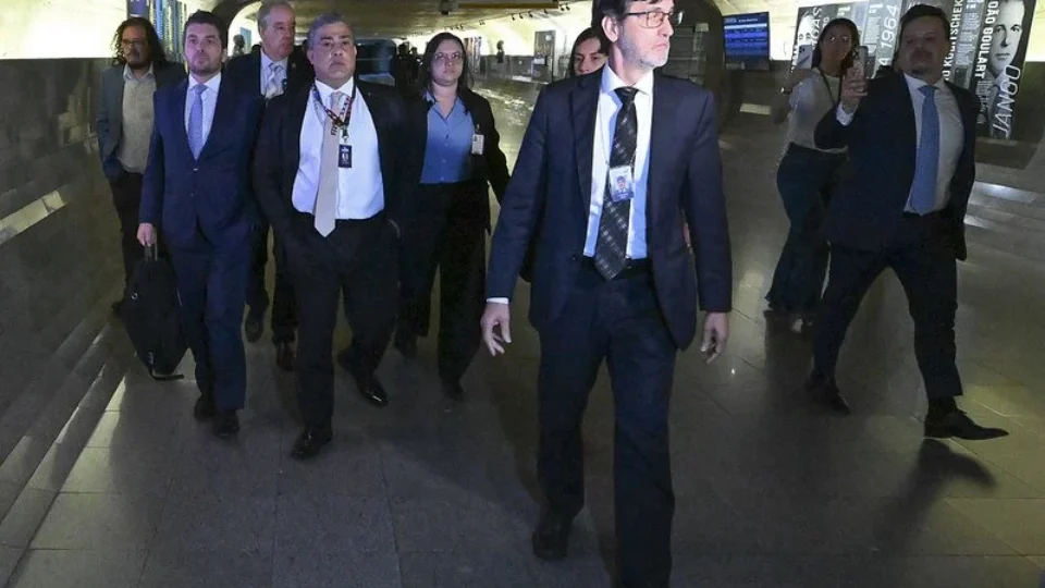 Presidente da Conafer é preso pela CPMI do INSS e solto após pagar fiança
