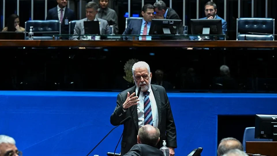 Senado aprova PEC que altera regras para pagamento de precatórios