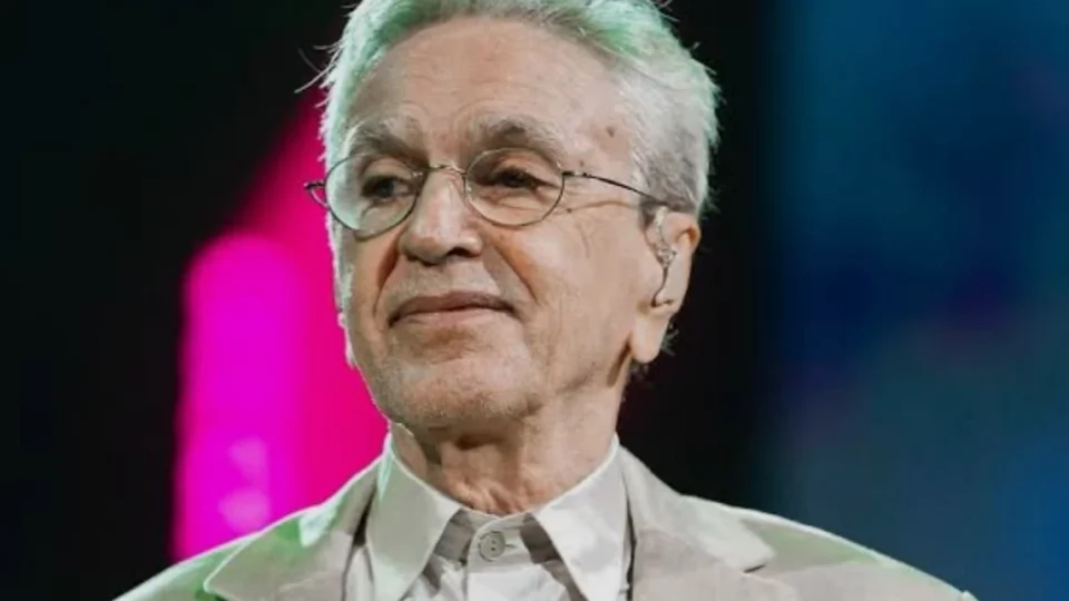 ‘A gente tem que ir pra rua’, diz Caetano Veloso, indignado com a PEC da Bandidagem