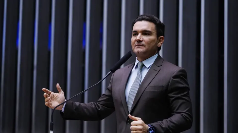 Ministro busca cúpula do União Brasil para permanecer no cargo e mira ganho eleitoral com COP