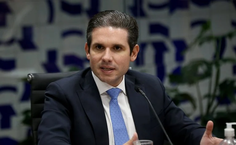 Anistia é adiada mais uma vez, mas Motta faz alerta a deputados 