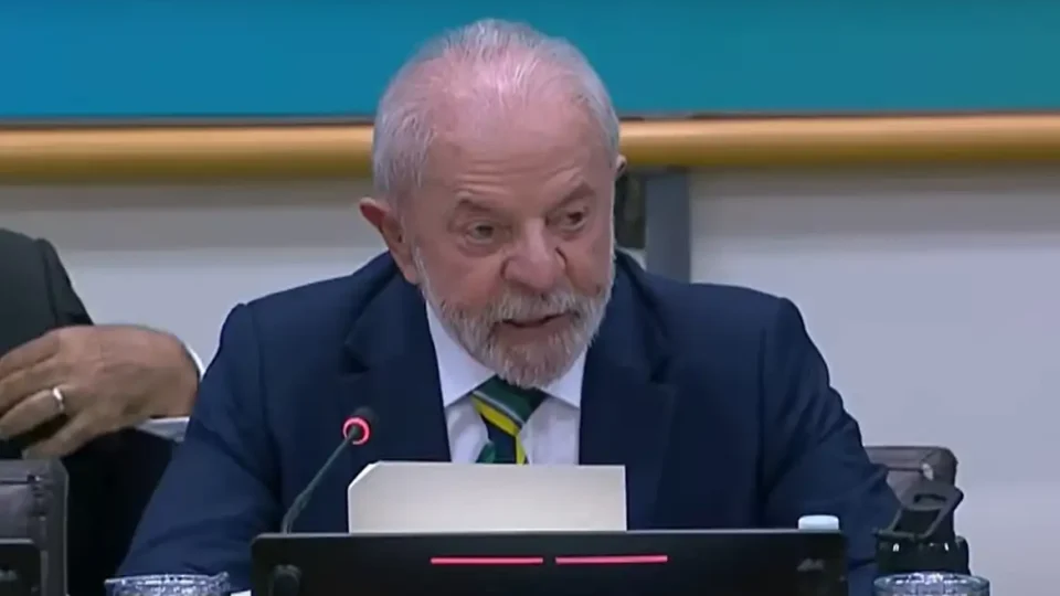 Lula relata problema em motor de avião da FAB