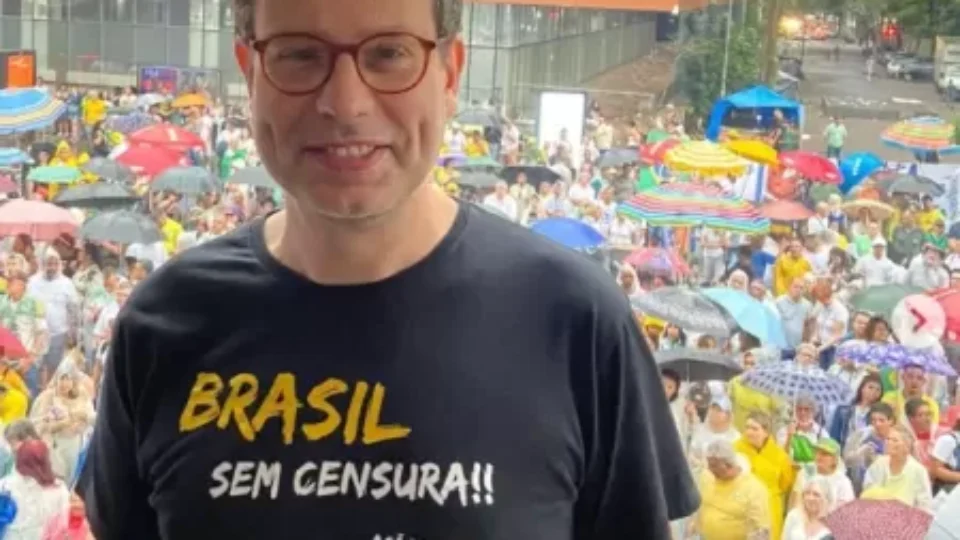 Bandeira dos EUA nas manifestações de 7/9 foi idéia de ex-assessor de Orleans e Bragança