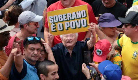 Cabelos pretos, brancos e lutas eternas
