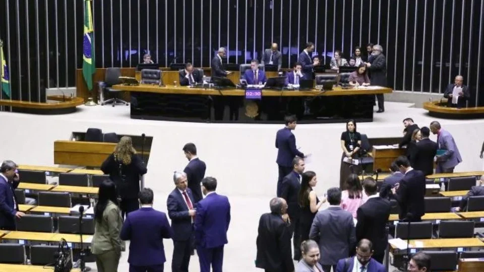 Verbas de fundo do pré-sal para saúde e educação podem sair do teto fiscal