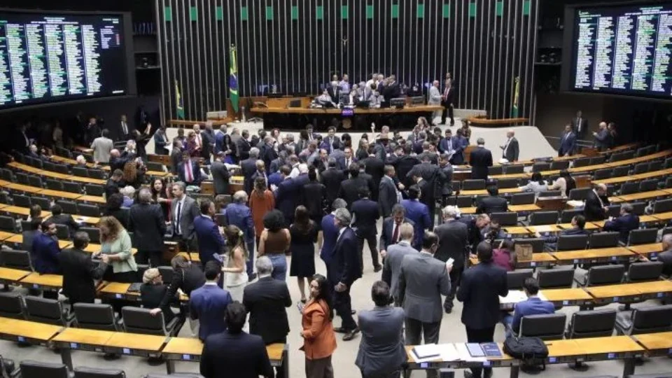 Deputados recuam e PEC da reforma administrativa perde fôlego na Câmara
