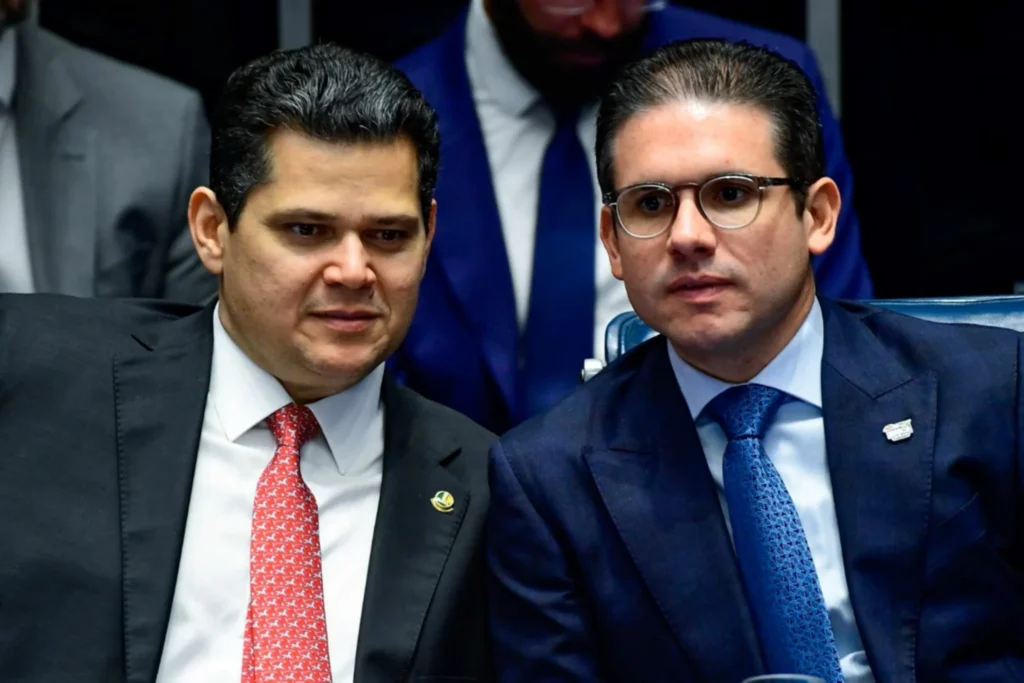 Alcolumbre e Motta são os políticos com pior avaliação dos brasileiros, diz AtlasIntel