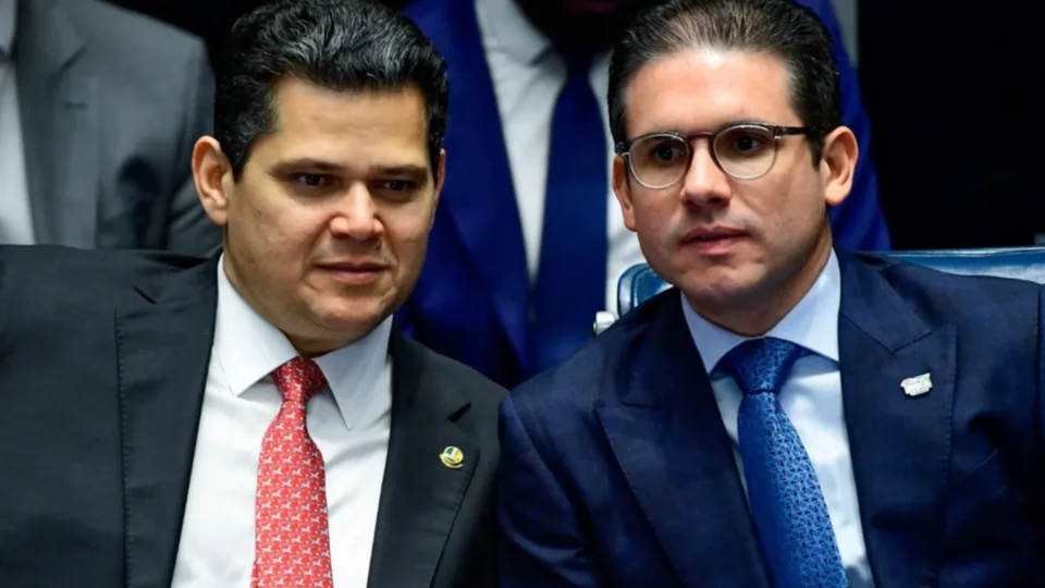 Alcolumbre e Motta são os políticos com pior avaliação dos brasileiros, diz AtlasIntel
