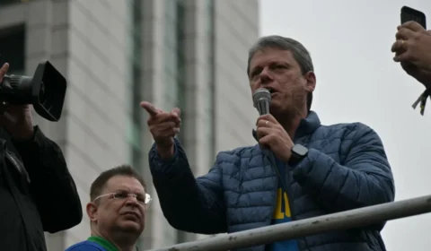 PT aciona STF contra Tarcísio de Freitas por incitação antidemocrática