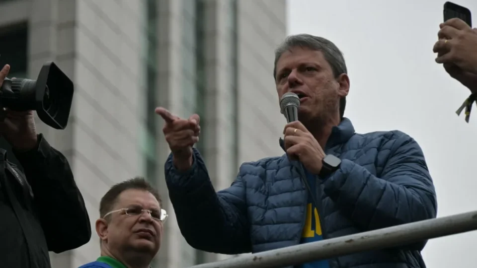 PT aciona STF contra Tarcísio de Freitas por incitação antidemocrática