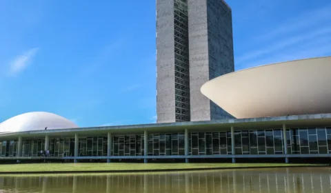 Projeto que susta regras de aborto legal em crianças avança na Câmara