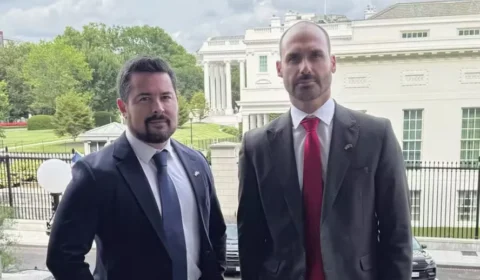 Eduardo Bolsonaro e Paulo Figueiredo são denunciados pela PGR por coação