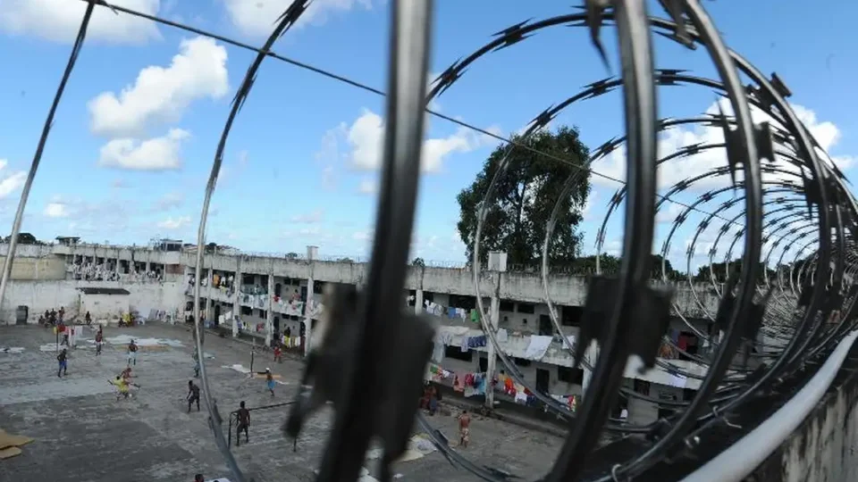 Presídios do Rio de Janeiro terão equipamentos para bloquear sinal de celular