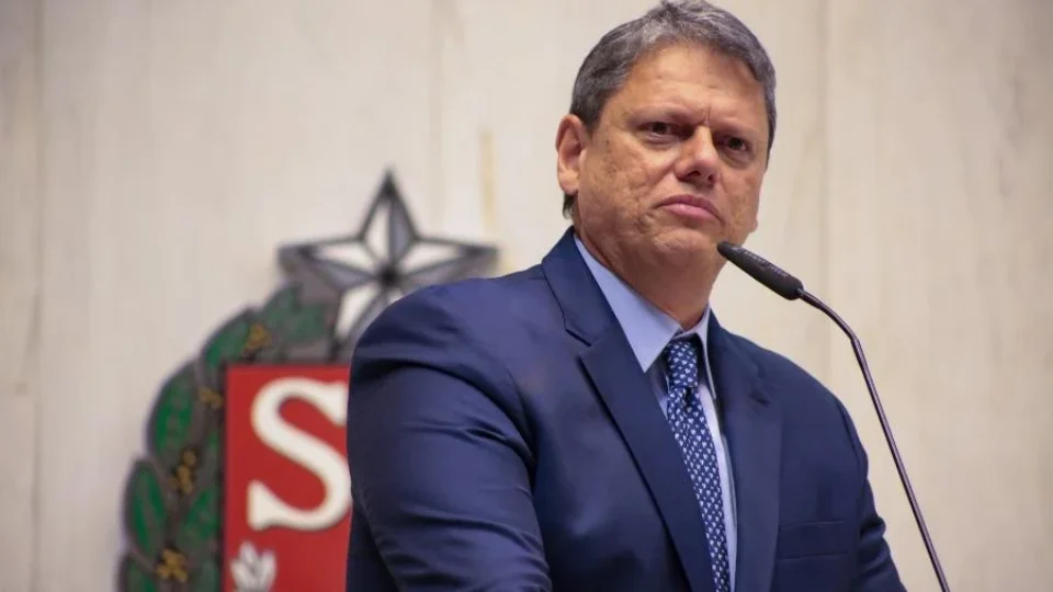 Tarcísio desperdiça oferta lucrativa e vende terras públicas por 10% do preço em São Paulo