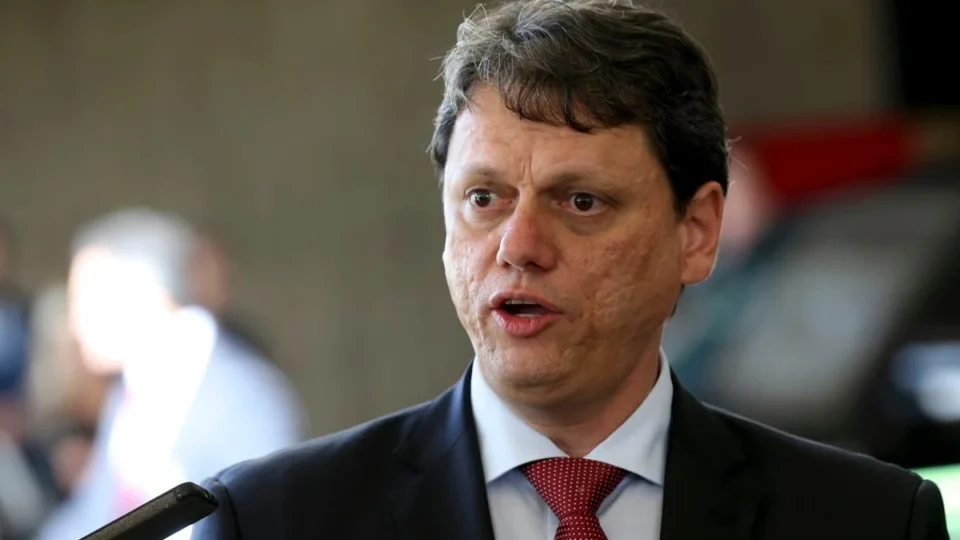 Tribunal de Contas suspende contratação de PMs para escolas cívico-militares de Tarcísio