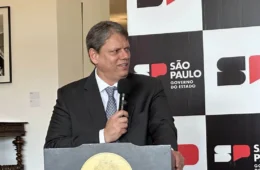 Tarcísio patina na Assembleia em SP enquanto articula por Bolsonaro em Brasília