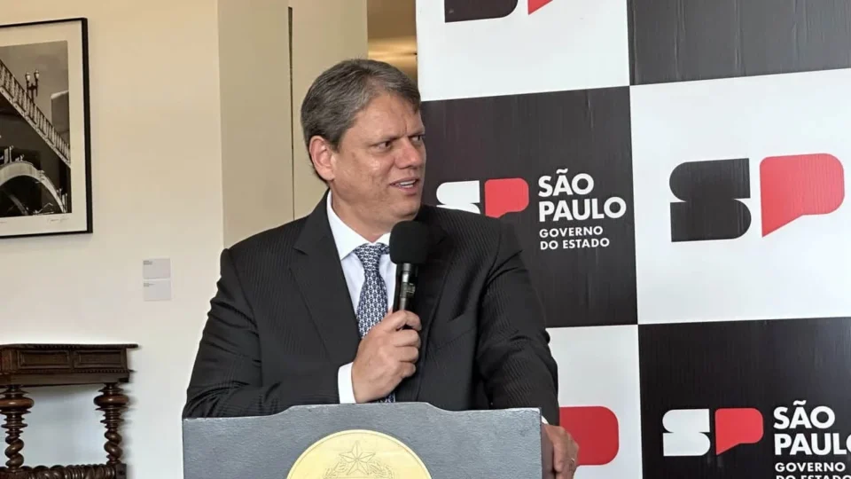 Tarcísio patina na Assembleia em SP enquanto articula por Bolsonaro em Brasília