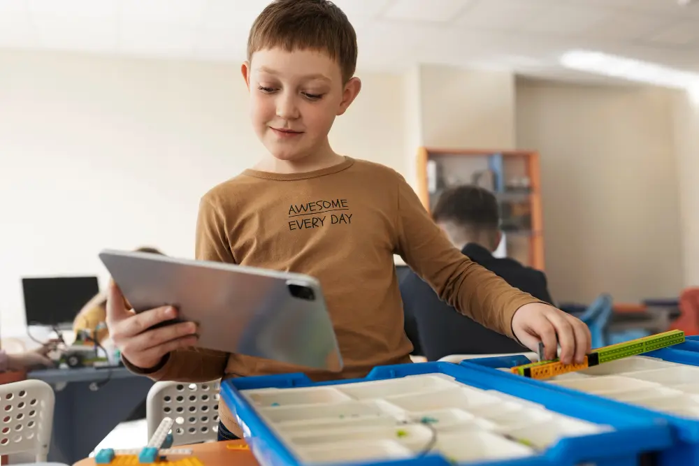 A inclusão digital aliada à tecnologia assistiva na educação permite que estudantes com deficiência participem ativamente do processo de aprendizagem, desenvolvam autonomia e tenham acesso equitativo ao conhecimento. Imagem: divulgação