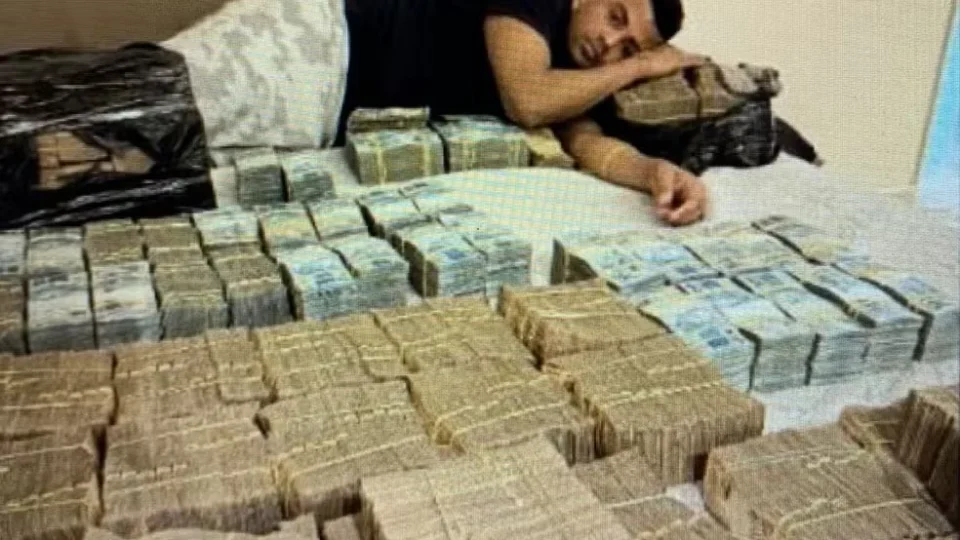 PF encontra foto de deputado TH Jóias na cama com R$ 5 milhões; veja