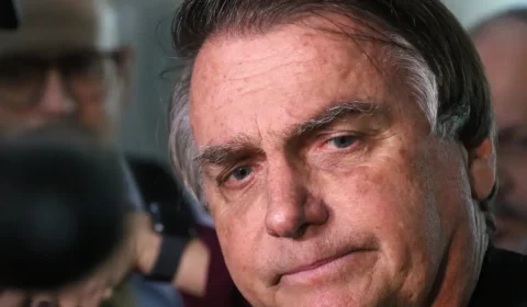 Moraes autoriza ida de Bolsonaro a hospital para procedimento na pele