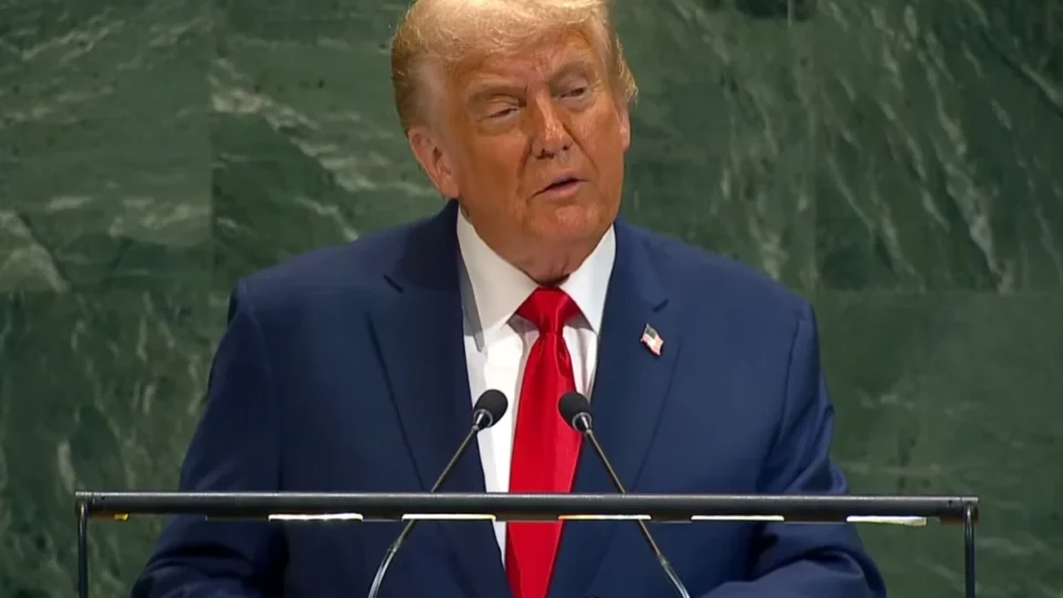 Trump impõe taxa sobre quem exportar ao Irã; Brasil pode ser afetado