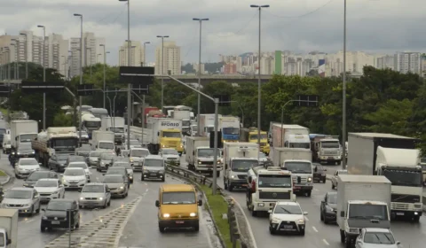 Governo avalia reduzir velocidades máximas em vias urbanas e rodovias